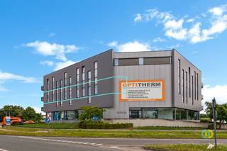 Deze kantoorruimte van 273 m² is gelegen op een uitstekende strategische locatie te Vilvoorde, met vlotte verbindingen richting Brussel, Mechelen...