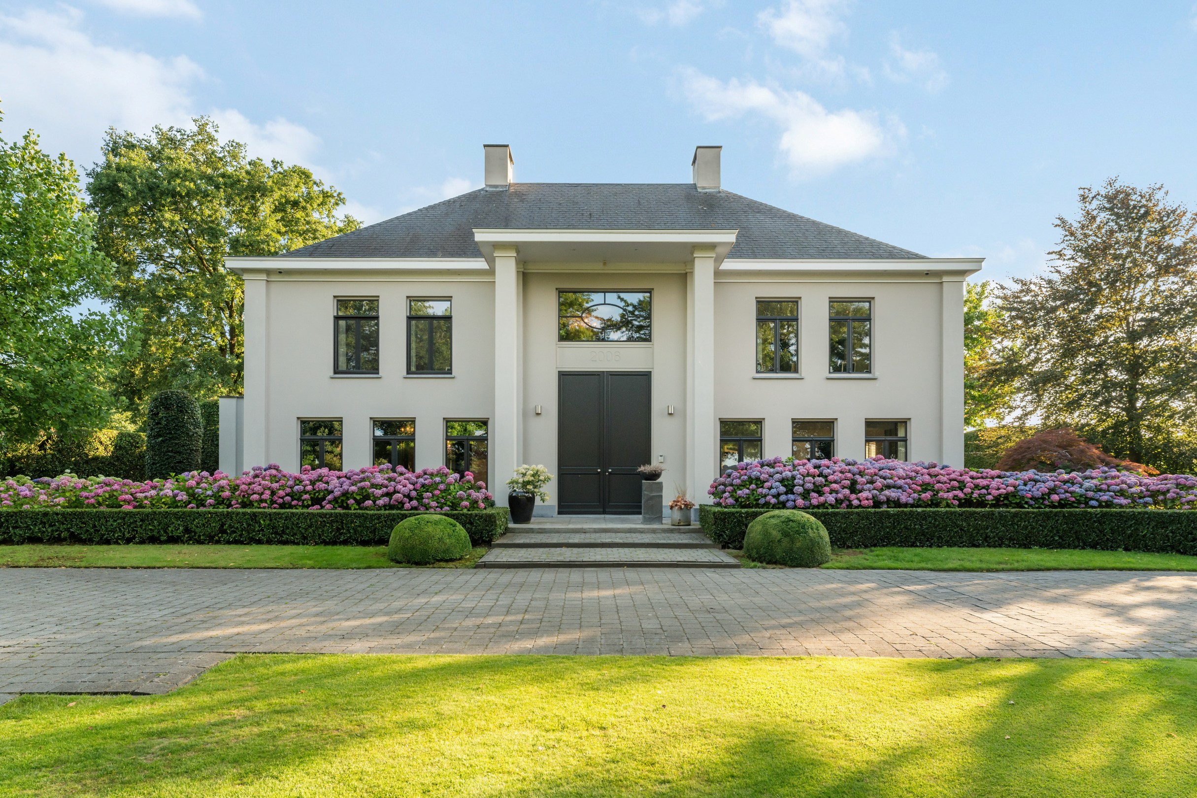 Timeless villa on 3,187 m² near the Dutch border in Weelde - photo 2