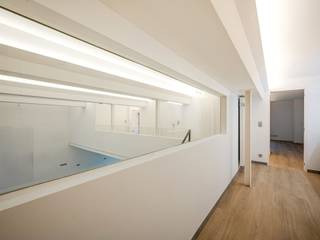 Situé à la limite d'Uccle et d'Ixelles, sur la commune de Forest, à deux pas de l'Avenue Molière et des beaux commerces de la rue Vanderkindere, "<span>Les Lofts de Molière</span>" propose trois duplex neufs situés au 2ème étage d'un immeuble réaffecté en logements contemporains. La proximité immédiate de la Place Brugmann et du Parc Marconi sont des atouts complémentaires à ce projet.<br /><br />Le Lot 9 se compose d'un hall d'entrée avec wc invités, vestiaire et d'une buanderie, d'un spacieux et lumineux séjour ouvert de ± 104 m² (hauteur sous plafond partielle de ± 5,5 m) et d'un espace cuisine (à aménager), le tout s'ouvrant sur une belle terrasse de ± 13 m², orientée ouest, en intérieur d'îlot. L'escalier privatif nous mène à l'étage supérieur sur un palier bureau en mezzanine desservant 2 chambres en suite : une chambre parentale avec son dressing et sa salle d'eau complète et une chambre avec sa salle de douche et wc.<br /><br />Autres : appartements neufs (première occupation), vente sous droits d'enregistrement 12,5 %, techniques cuisines pré-installées, ascenseur, PEB B-, portes blindées, châssis aluminium, éclairages leds dimmables encastrés, stores extérieurs solaires, chaudières gaz individuelles, ventilation, parkings (intérieurs : 39 500 € - extérieurs : 25 000 €) et caves (5 000 €) sur le palier. Disponibilité immédiate.<br /><br />Pour toutes informations, veuillez contacter Philippe Dijkmans au +32 (0) 475 45 77 20.