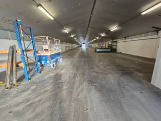 loodsen te huur in Beselare. Zie de bijlage voor meer informatie.De loodsen bestaan uit: * 2 bakjes voor de poorten * drijfkracht voorzien *...