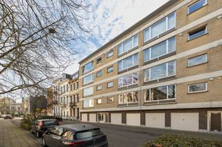 Instapklaar appartement met zicht op het KMSKA op rustige ligging in het hartje van het Antwerpse zuid. Indeling: Inkomhal: +/- 8 m²,...