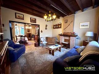 In Pajottegem bevindt zich in de dorpskern deze karaktervolle, halfopen bebouwing met renovatiepotentieel op een terrein van 5a65ca. Deze woning...