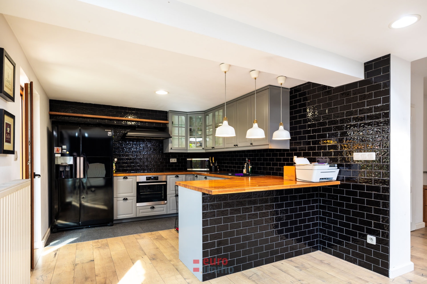 PROPRIÉTÉ DE PREMIER CHOIX À NIEUWPOORT-STAD : MAISON MITOYENNE TRÈS SPACIEUSE, ENTIÈREMENT RÉNOVÉE, AVEC GARAGE ET JARDIN ! - photo 3