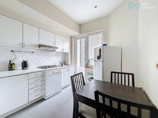 Ideaal gelegen in de gegeerde wijk Gribaumont in Sint-Lambrechts-Woluwe biedt dit appartement een mooie balans tussen residentiële rust...