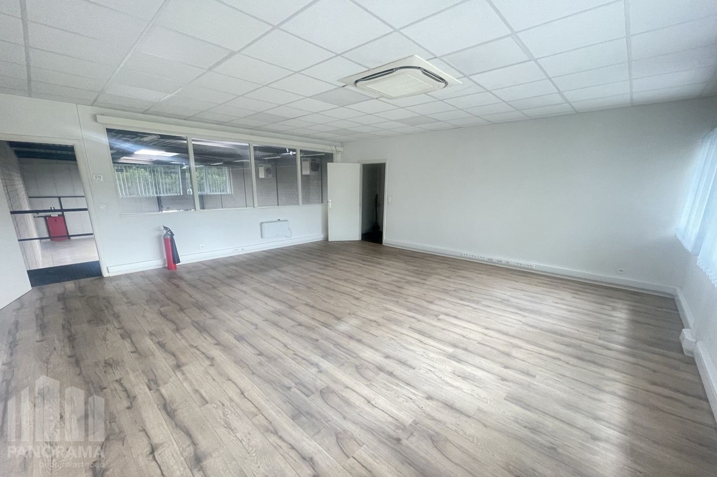 Entrepôt de 325 m² avec 96 m² de bureaux à proximité de la Chaussée de Louvain - photo 5