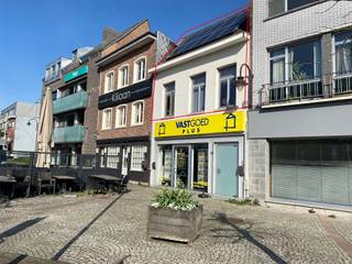 Centrally located duplex apartment with a large terrace and garden.You enter in the private entrance hall with extra storage space, here you can also...