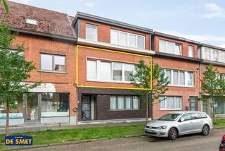 Het appartementsgebouw bevindt zich in een rustige woonwijk op wandelafstand van de Prins Boudewijnlaan.Haar gunstige ligging resulteert dan ook in...
