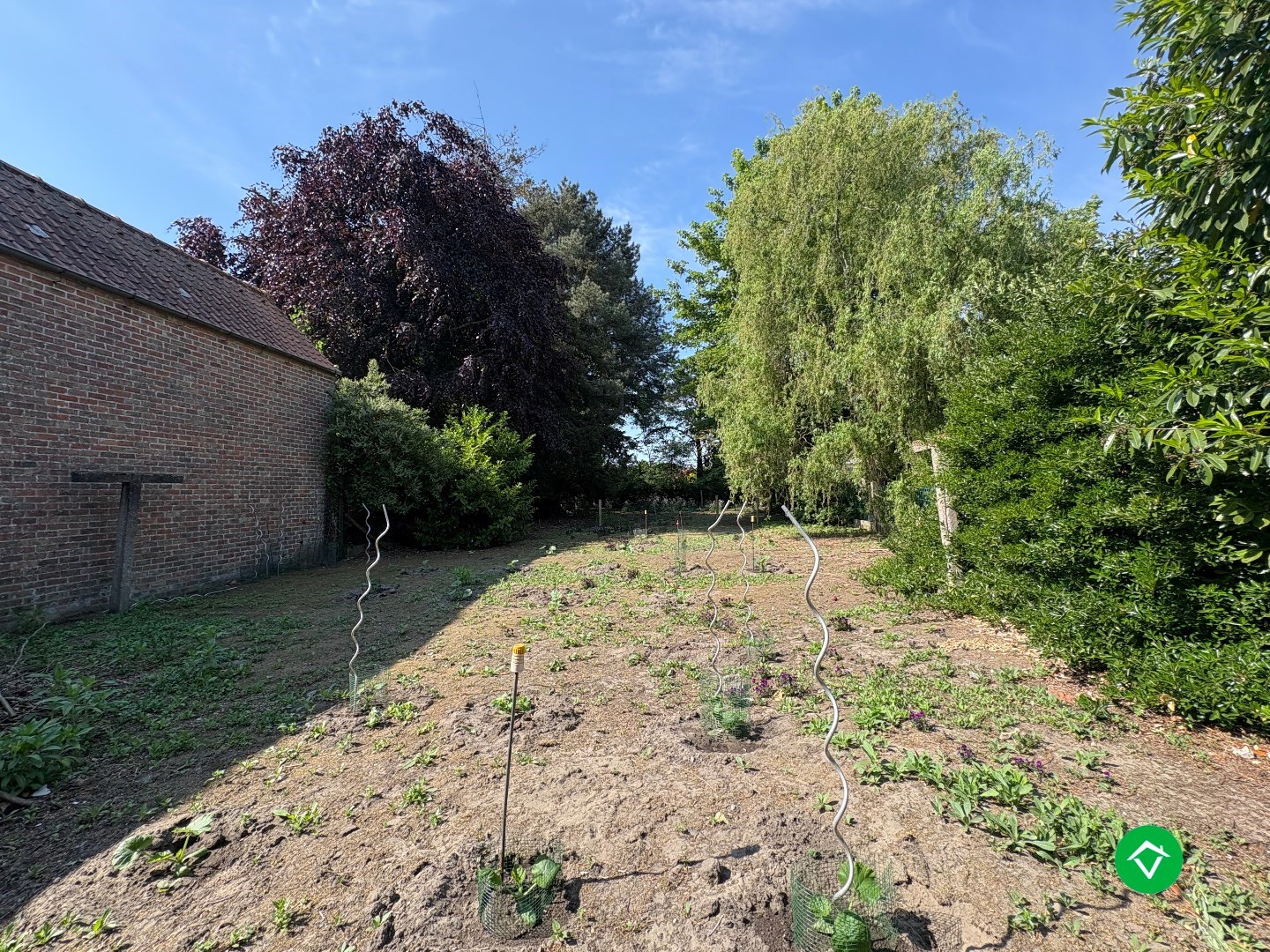 TE KOOP: Ruim perceel bouwgrond in het centrum van Koekelare – unieke opportuniteit! - foto 2