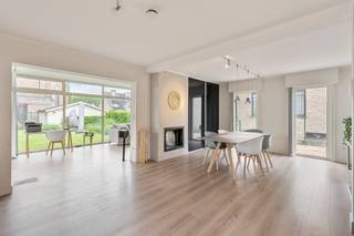 Bienvenue dans cette charmante maison moderne située à Neigem, ce développement ouvert offre 138 mètres carrés d'espace de vie, idéal pour les...