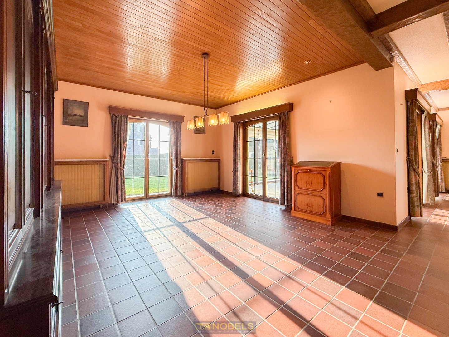 Te koop, villa met commerciële mogelijkheden op zichtbare locatie te Lierde - foto 5