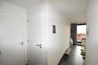 Gesitueerd in het centrum van Lichtaart, met verschillende faciliteiten zoals winkels, scholen, sportcentra op wandelafstand.INDELINGDit knap duplex...