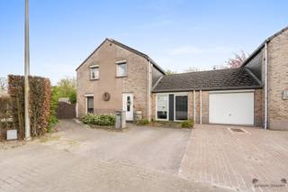 Deze charmante woning is gelegen op een perceel van 10a73ca en geniet van een rustige ligging met een prachtig, vrij uitzicht over de...
