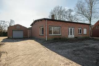 Deze te renoveren woning bevindt zich op een perceel van ca. 1.267 m² in een rustige, doodlopende straat te Oud-Turnhout, omgeven door natuur...