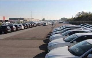 Verhard terrein/ Parking op de terreinen van Autostad. zeer bereikbare, ruime parking/stockageruimte<br />langs A12/Boomsesteenweg Wilrijk op 5’ van Antwerpse Ring en 30’ van Brussel. Volgende groottes zijn mogelijk : 2.500m²-1.250m² .<br /><span><strong> detailhandel en/of klantenontvangst niet toegestaan</strong></span><br /><br />- verhard<br />- omheind<br />- beveiligd<br />- verlicht<br />- goed ligging