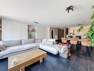 Zeer ruim appartement (160m²) gelegen vlak bij het natuurreservaat en op enkele minuten van het centrum van Sint-Idesbald. Het appartement...