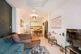 Deze charmante tussenwoning is ideaal gelegen in het hart van Roeselare, op wandelafstand van winkels, scholen, openbaar vervoer en...