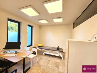 Recent, commercieel gelijkvloers in centrum Kampenhout! Indeling: wachtruimte met balie, berging, keuken, toilet en 4 afzonderlijke...