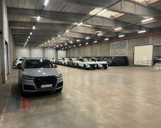 8.037 m² magazijn met 406 m² kantoren en 243 m² archiefruimte te huurDit ruime magazijn is uitstekend gelegen aan het knooppunt E34 & E17 en geniet...
