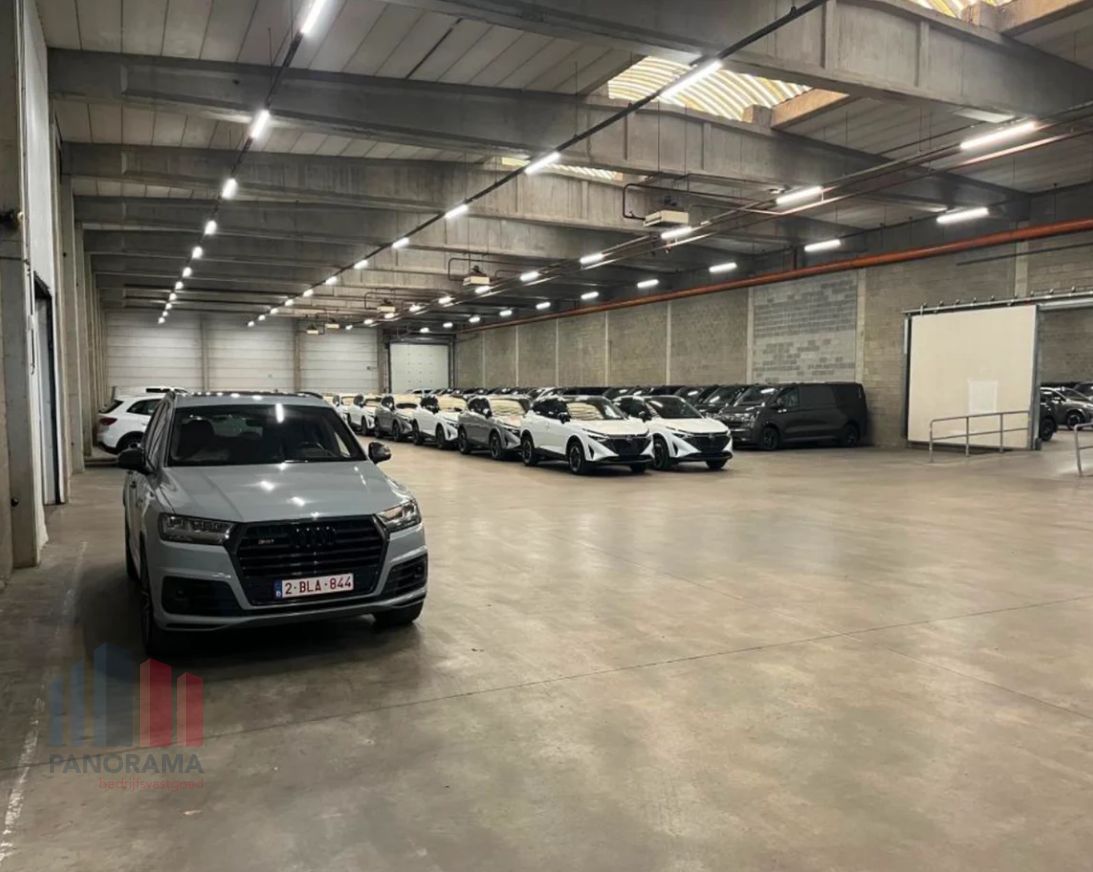 8.037 m² magazijn met 406 m² kantoor STRATEGISCH GELEGEN aan KNOOPPUNT E34 & E17 - photo 3