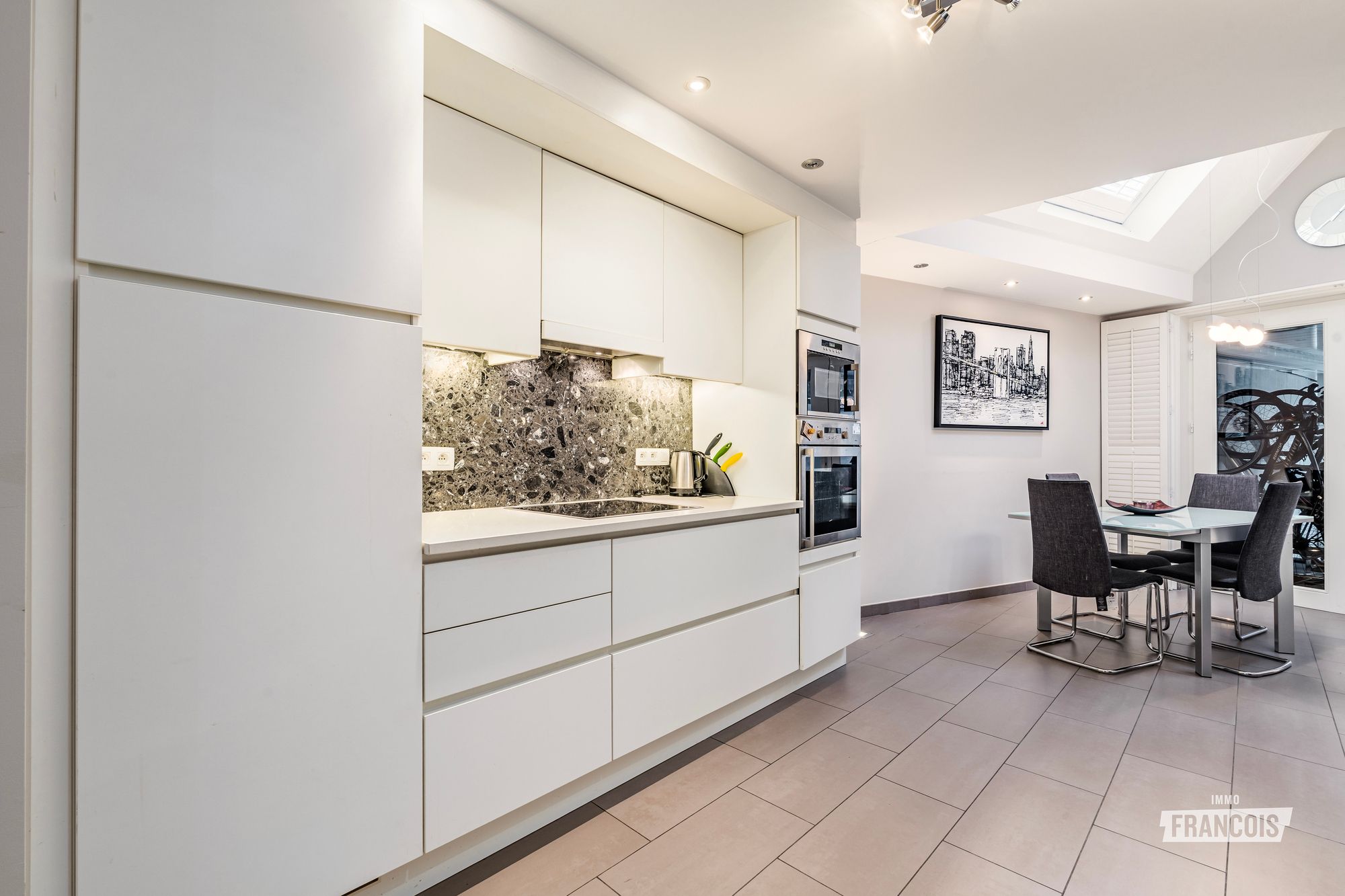 Gerenoveerde gezinswoning met twee slaapkamers te Brugge - foto 5