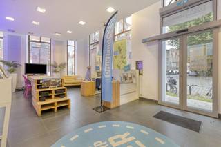 Dit ruime kantoor van 210 m² is te huur en biedt een uitstekende commerciële ligging. Het pand geniet van een strategische hoeklocatie en bevindt...