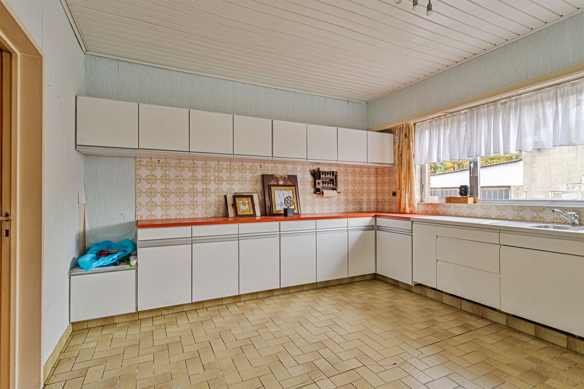 Te renoveren woning met 4 à 5 slaapkamers op 3.990 m²! - foto 5