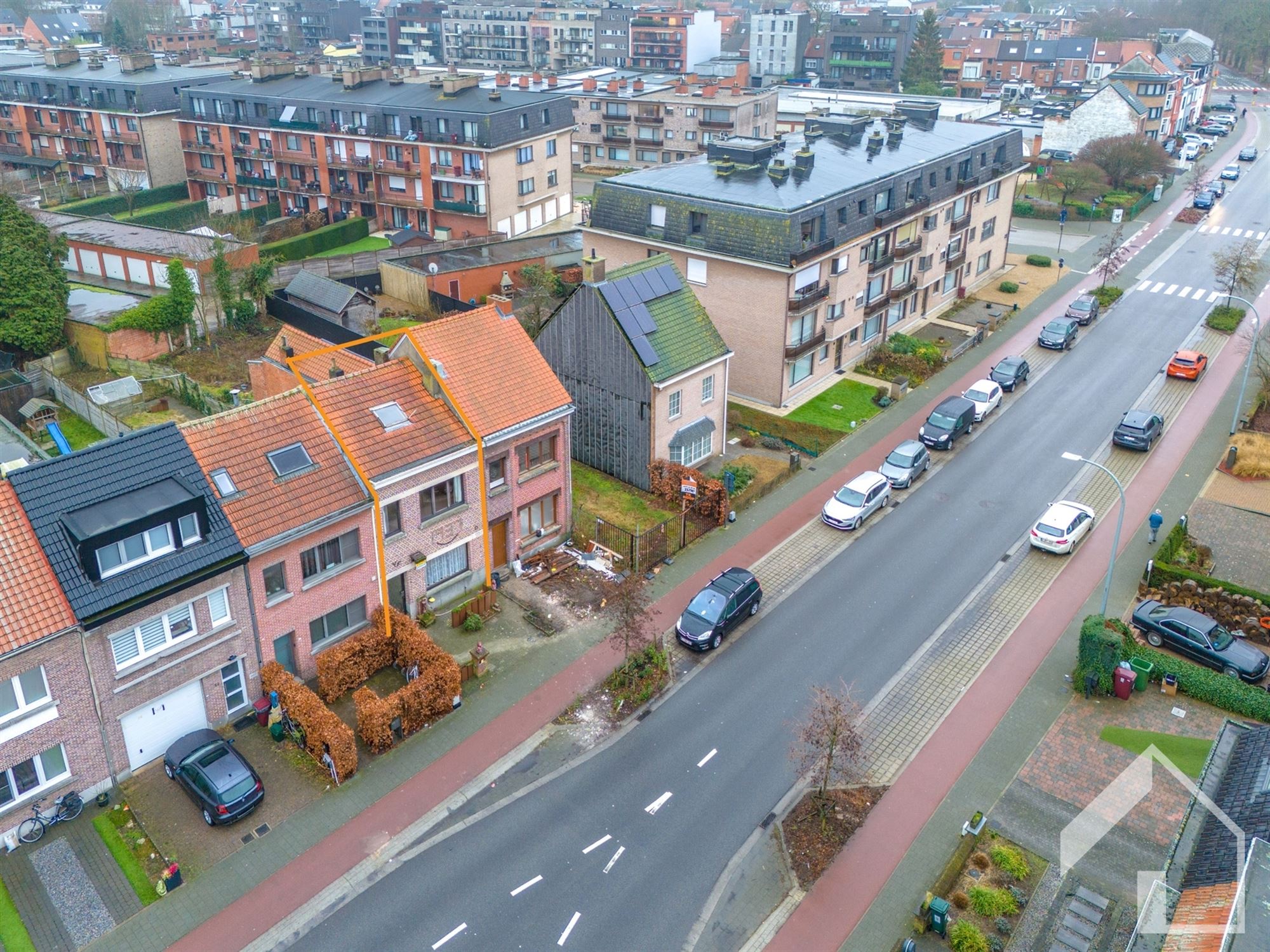 Te renoveren woning met veel potentieel - foto 1