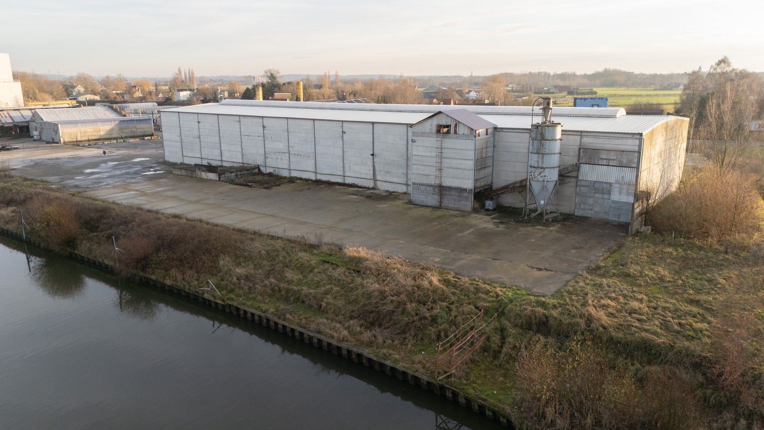 Magazijn (2250m²)  met buitenopslag (7800m²) te huur in Waregem - foto 3