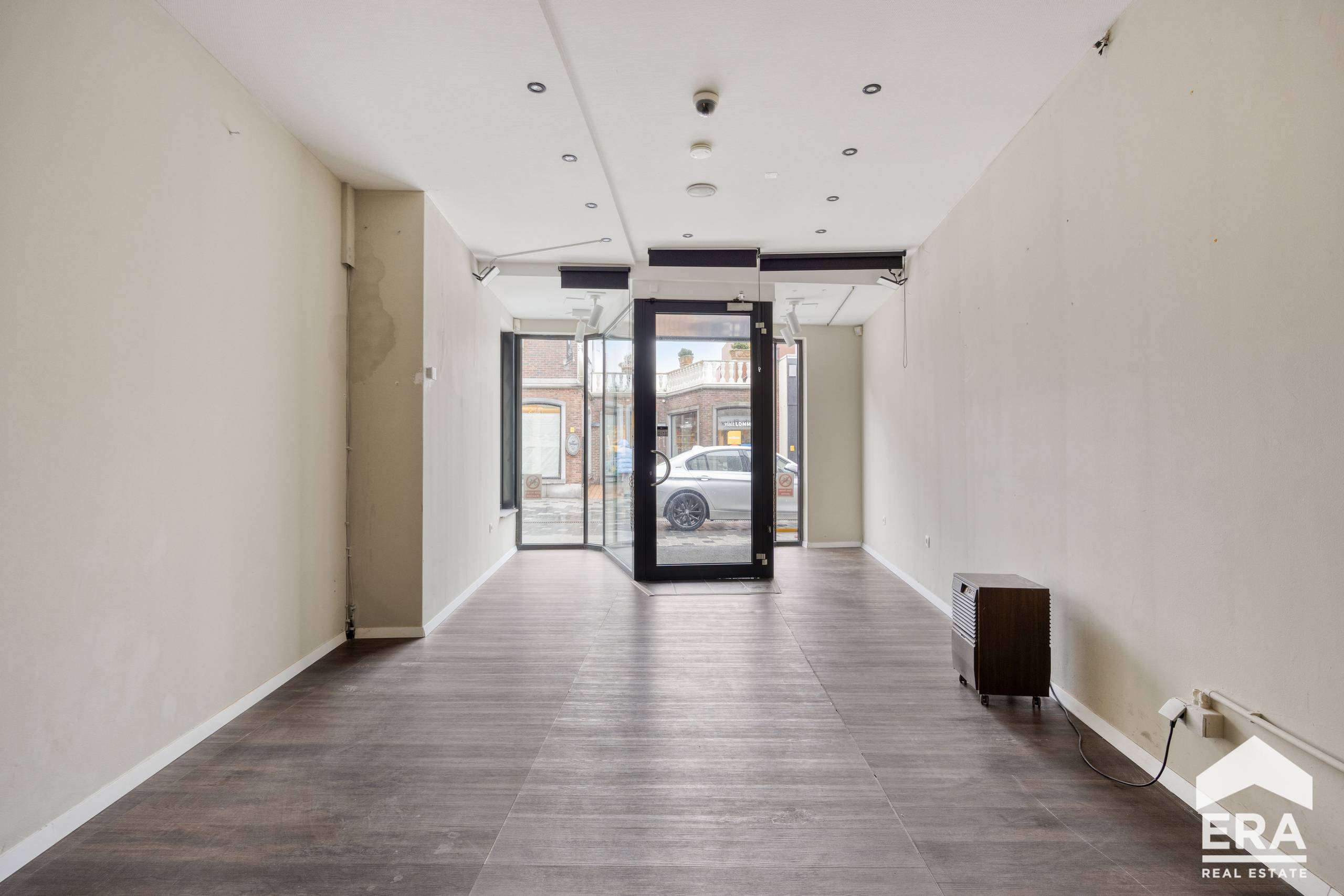 Handelspand met ruime kelderberging te koop in hartje Lommel - foto 5