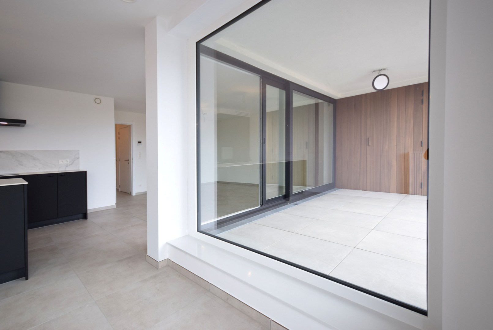 INSTAPKLAAR NIEUWBOUWAPPARTEMENT MET 2 SLAAPKAMERS, 2 TERRASSEN EN OVERDEKTE AUTOSTAANPLAATS - foto 5