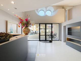 Wordt u de nieuwe buur van Argenteuil esthetiek, spa &amp; welness ?<br /><br /><u><strong>Benaderende OPPERVLAKTEN:</strong></u><br /><em><strong>Constructie - bewoonbare oppervlakten</strong></em><br />Gelijkvloers: 240 m²<br />Terras: 40 m²<br />Gemeenschappelijke parkeerplaatsen: ± 10<br /><br /><u><strong>INDELING / AFWERKING:</strong></u><br />Inkom - ontvangstbalie - vestiaire - technisch lokaal - 2 kitchenettes - berging - refter met keuken - terras.<br />Instaplaar kapsalon met 6 wasbakken, 7 kappersstoelen met spiegel.<br /><br /><u><strong>GROTE TROEVEN van dit pand:</strong></u><br />- Overal ingewerkte LED-verlichting en plafond-speakers.<br />- Grote glaspartij achteraan met gezellig terras.<br />- Onmiddellijk instapklaar door de vele vaste inrichting. <br />- Reclame-totem.<br /><br /><u><strong>NUTSVOORZIENINGEN:</strong></u><br />Stadswater, regenwater (10.000L), elektriciteit, gas, telefonie/internet, riolering. <br /><br /><u><strong>BESTEMMINGSMOGELIJKEDEN:</strong></u><br />Dienstverlening, medische beroepen, praktijkruimte, kapsalon, ....<br /><br /><u><strong>LIGGING:</strong></u><br />Gelegen in het bruisende centrum van Roeselare – de Westlaan heeft tal van winkels, apotheek, banken, grootwarenhuizen (Delhaize, Lidl,..).<br />Zichtlocatie: veel passage door omliggende winkels, ...  MOBISCORE 9,0/10 !<br /><br /><u>* Bijzonderheden</u><br />- Onmiddellijk beschikbaar <br />- Huurprijs is exclusief de onroerende voorheffing volgens het aanslagbiljet<br />- Onze referentie op <strong>www.centro.be</strong>: <strong>L0198 </strong>of contacteer ons via <strong>050700102</strong><br /><br /><strong>CENTRO | BEDRIJFSVASTGOED</strong> is reeds 25 jaar <u>gespecialiseerd in de bemiddeling van commercieel- en bedrijfsvastgoed in West- en Oost Vlaanderen</u>.<br /><strong>Wilt u ook weten hoeveel uw bedrijfsgebouw waard is?</strong><br />Contacteer ons vrijblijvend voor een marktconforme waardebepaling van uw pand. 