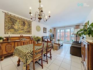 Tel: 0456 12 69 37 / E-mail: kilian.f@weinvest.be<br /><br />We Invest biedt exclusief dit prachtige appartement van 96 m² bruto aan, gelegen in een rustige doodlopende straat in de onmiddellijke nabijheid van UZ Brussel, het Laarbeekbos en de snelwegen E19 en E40.<br /><br />Gelegen op de 4e verdieping met lift, bestaat het uit:<br />een inkomhal, een lichtrijke woonkamer, een half uitgeruste keuken, twee slaapkamers (+/- 15 m² en +/- 13 m²), een badkamer met aansluiting voor wasmachine en droogkast, een berging en een apart toilet.<br /><br />Het appartement beschikt eveneens over een parkeerplaats en een kelder in de ondergrond van hetzelfde gebouw.<br /><br />Mobiliteit: Tram 9 - Bus 13 en 88<br /><br />Huurprijs: €1.300<br />Kosten: €130 (inclusief onderhoud van de gemeenschappelijke delen en privatief waterverbruik)<br /><br />EPC: C<br /><br />Beschikbaar vanaf 15/05/2026 - Minimum huurcontract van één jaar.<br /><br />Aarzel niet om een bezoek in te plannen!<br />Ontdek meer exclusieve panden op www.weinvest.be.