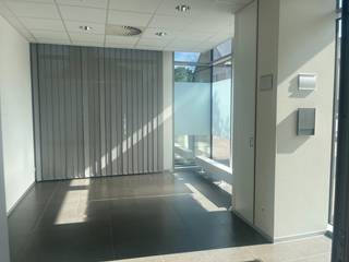 Dit instapklare handelspand op het gelijkvloers van een recent gebouw biedt een waaier aan mogelijkheden voor diverse beroepsactiviteiten. Het...