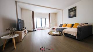 Ben je op zoek naar een appartement om te kopen in Bilzen dat meteen een mooi rendement kan opleveren? Dan is dit ruime appartement van 104 m², gelegen in de Onze-Lieve-Vrouwstraat, een interessante opportuniteit. <br /><br /><br />Via de inkomhal kom je via de trap terecht in de keuken. De functionele keuken is praktisch ingericht met de nodige kastruimte en werkoppervlakte. Hier kan je vlot koken terwijl je verbonden blijft met de leefruimte. Via de keuken heb je toegang tot het gezellige terras. De gezellige leefruimte biedt voldoende plaats voor een comfortabele zithoek, ideaal om dagelijks te genieten. Via de leefruimte heb je toegang tot de trap naar het eerste verdiep. Het appartement beschikt over twee comfortabele slaapkamers die voldoende ruimte bieden voor een dubbel bed en bijkomende kasten. Afhankelijk van jouw wensen kunnen deze kamers perfect dienen als slaapkamer, kinderkamer, logeerkamer of thuiskantoor. De badkamer is praktisch ingericht en voorzien van alle nodige comfort voor dagelijks gebruik.<br />Verder beschikt het appartement over een handige bergruimte, ideaal voor het opbergen van huishoudmateriaal, voorraad of extra spullen.
<h1><strong><span>Troeven</span></strong></h1>

<ul>
	<li>Ruim appartement met een bewoonbare oppervlakte van 104 m²</li>
	<li>Gelegen in het centrum van Bilzen, op wandelafstand van winkels, horeca en voorzieningen</li>
	<li>Ideaal als investering dankzij de aantrekkelijke ligging</li>
</ul>
<br /><br />Wie kiest voor dit appartement, kiest voor een centrale en comfortabele woonomgeving. De Onze-Lieve-Vrouwstraat bevindt zich op een uitstekende locatie, vlak bij winkels, supermarkten, scholen, gezellige horecazaken en openbaar vervoer. Ook het station en belangrijke invalswegen zijn snel bereikbaar, waardoor je je eenvoudig verplaatst richting Hasselt, Maastricht en de omliggende gemeenten.<br />De combinatie van een centrale ligging, een ruime en praktische woonoppervlakte én het feit dat het appartement momenteel verhuurd is, maakt dit pand bijzonder interessant als investering. Ook voor eigen bewoning biedt het appartement op termijn een uitstekende opportuniteit.<br /><br />Ben jij op zoek naar een appartement te koop in Bilzen met een uitstekende ligging en interessant investeringspotentieel? Neem vandaag nog contact op voor meer informatie of plan een bezichtiging via info@optie-m.be of 011 23 11 01<br /><br />Wil je weten wat jouw woning waard is? Contacteer ons via bovenstaande gegevens voor een gratis schatting.<br /><br />Stedenbouwkundige informatie: VG, Wche, Gmo, Gvkr, Gvv.