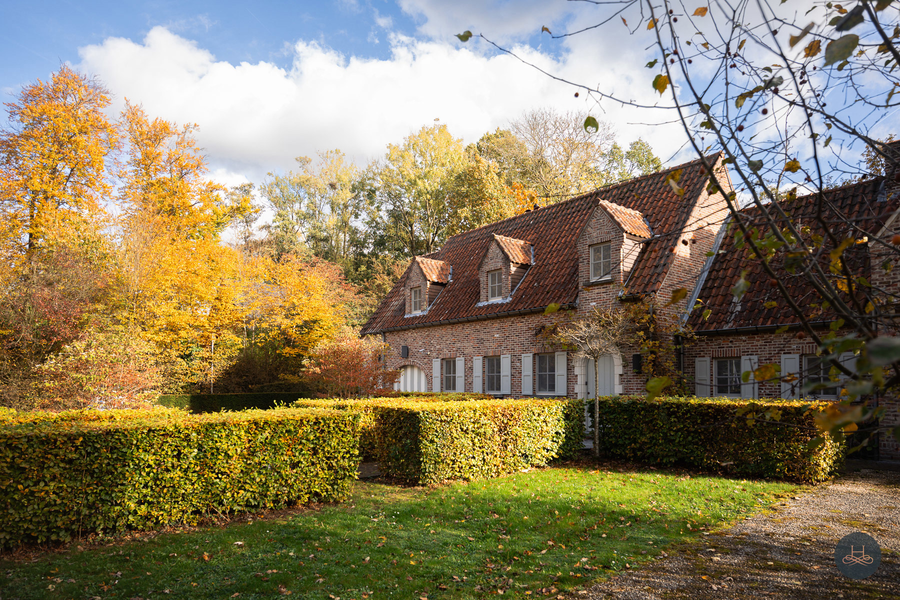 Riant landhuis met zwembad op ruim perceel in rustige wijk - foto 3