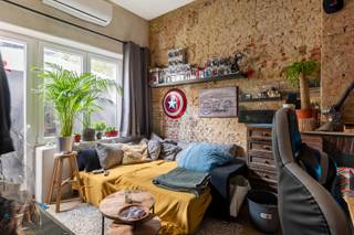 Welkom in deze hippe studio in het kloppend hart van Antwerpen!Deze studio met buitenruimte gelegen in de Ommeganckstraat is allesbehalve standaard...