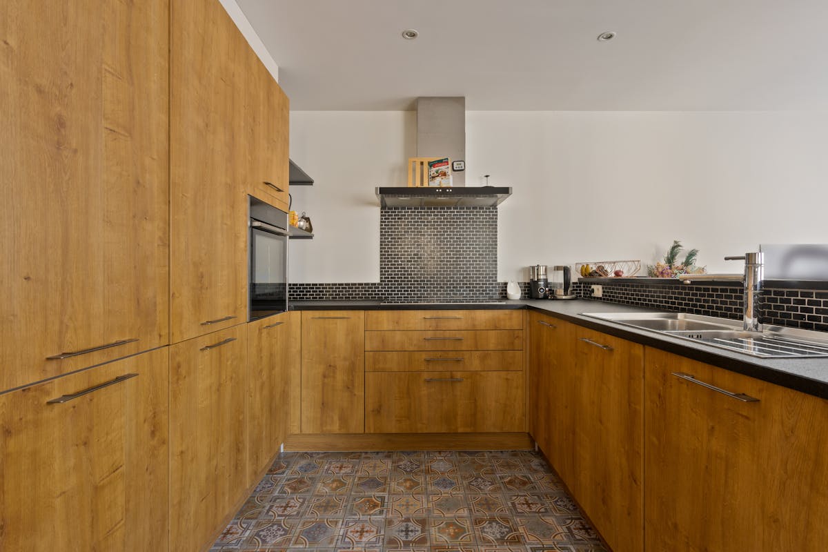 Renovated 3-bedroom apartment with terrace Ixelles - photo 4