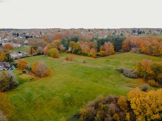 A place that's different, existing, enchanting, exciting, a touch exclusive, that's it ... the new address where life's good! This green,...