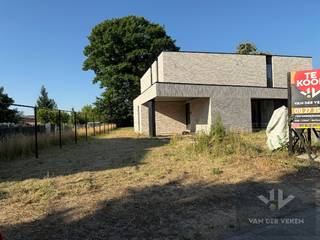 Ruime en volledig afgewerkte half open BEN-woning met 3 slaapkamers te bewonderen in het gezellige Kermt.Vanaf +- 1 oktober heropstart werken...