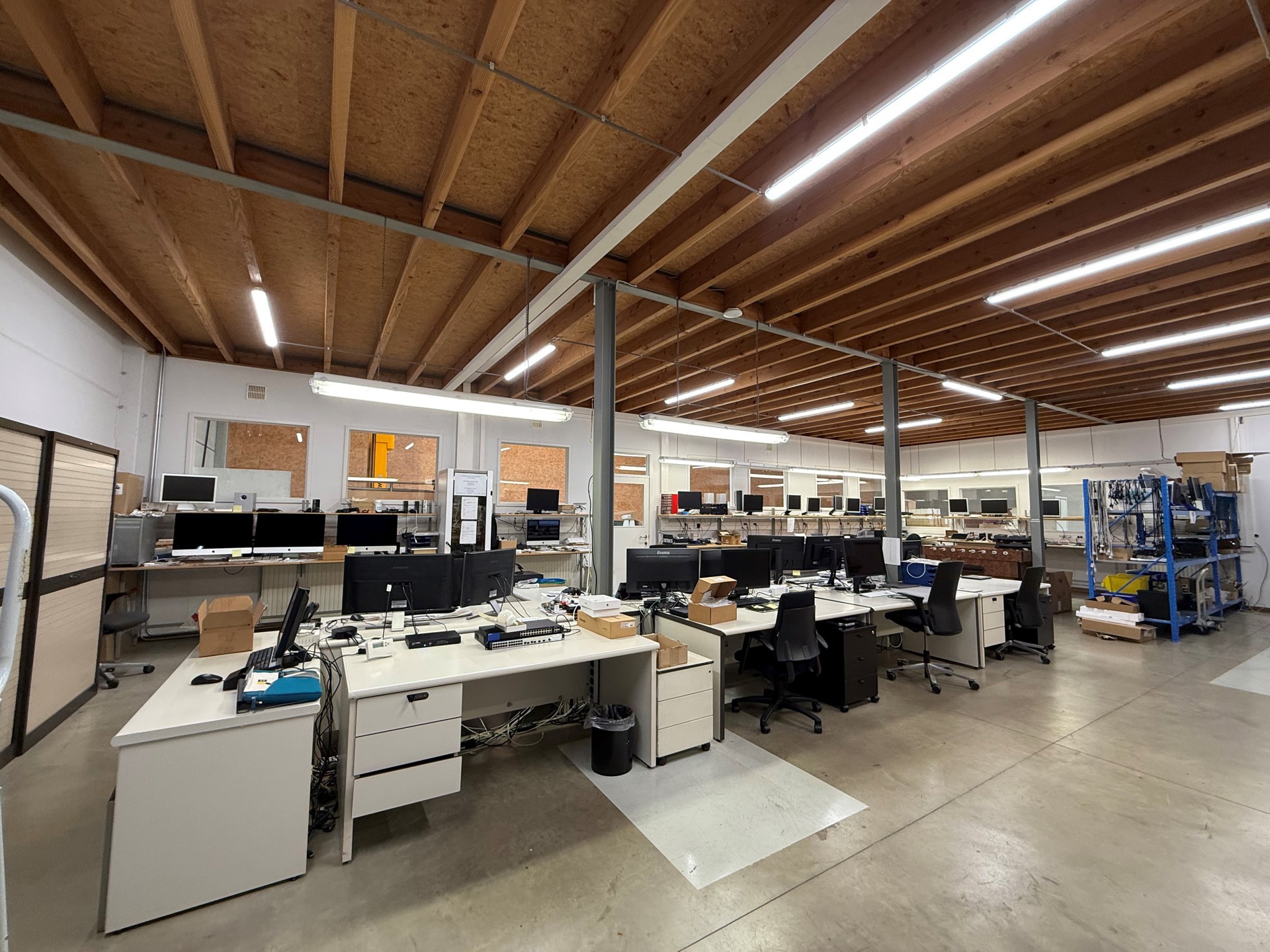 Polyvalente industrie unit met winkel, kantoren en magazijn - foto 2