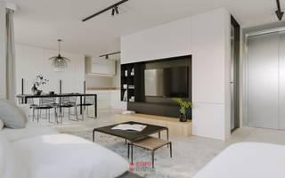 Bent u op zoek naar een moderne nieuwbouwwoning in de stad, zonder het onderhoud van een tuin? Dan is deze exclusieve bel-etagewoning precies wat u zoekt!<br /><br />Deze energiezuinige nieuwbouw combineert het beste van een appartement en een woning. Dankzij de huislift hoeft u geen trappen te doen, en het ruime terras biedt de perfecte plek om buiten te genieten zonder zorgen over tuinonderhoud.<br /><br />De woning is ontworpen met optimale lichtinval en een logische indeling. Bovendien heeft u volledige inspraak in de afwerking: kies zelf uw vloeren, keuken en badkamers, volledig volgens uw smaak en binnen het voorziene lastenboek.<br />Daarnaast is er de mogelijkheid om een parkeerplaats of garage aan te kopen, zodat u altijd verzekerd bent van een veilige parkeerplek.<br /><br />Interesse in deze unieke stedelijke nieuwbouwwoning? Neem contact op voor meer informatie of een bezichtiging!