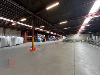 Bedrijfsgebouw REAL te huur met een oppervlakte van 8.000m² in het industriepark Groenedreef, gelegen op een top locatie vlakbij de E17.Het gebouw...