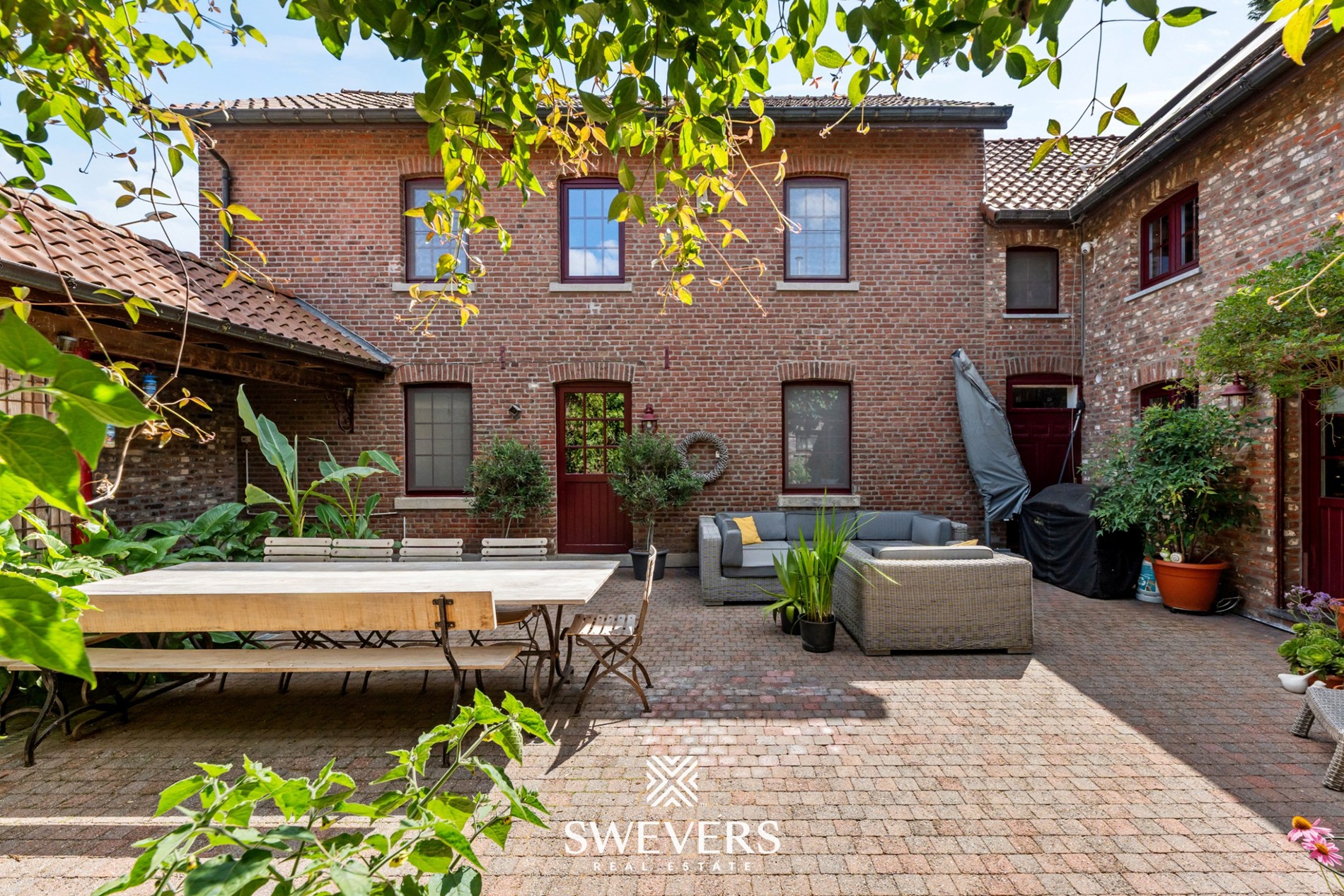 Vierkantshoeve met 2 woonentiteiten, 11 slpk. en 617 m² woonruimte - foto 4