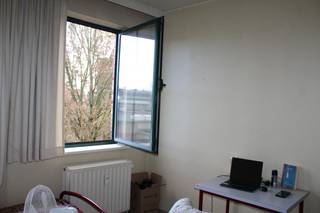 Deze op te frissen studio met een oppervlakte van 16m² is gelegen op wandelafstand van Campus IMEC en heeft als voorziening een slaapruimte, kitchenette en badkamer met toilet. Lift is aanwezig in het gebouw. In de directe omgeving zijn winkels, openbaar vervoer, apotheker, e.d. aanwezig. Het gebouw is voorzien van een syndicus.<br /><br />Voor meer informatie en/of het maken van een afspraak: patrik@ampvastgoed.be en/of 0465/00.40.45