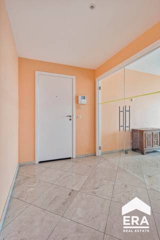 De Panne: Uniek en luxueus appartement met panoramisch zicht: Dit uniek appartement van maar liefst 240m², is gelegen op de 6de verdieping van de...