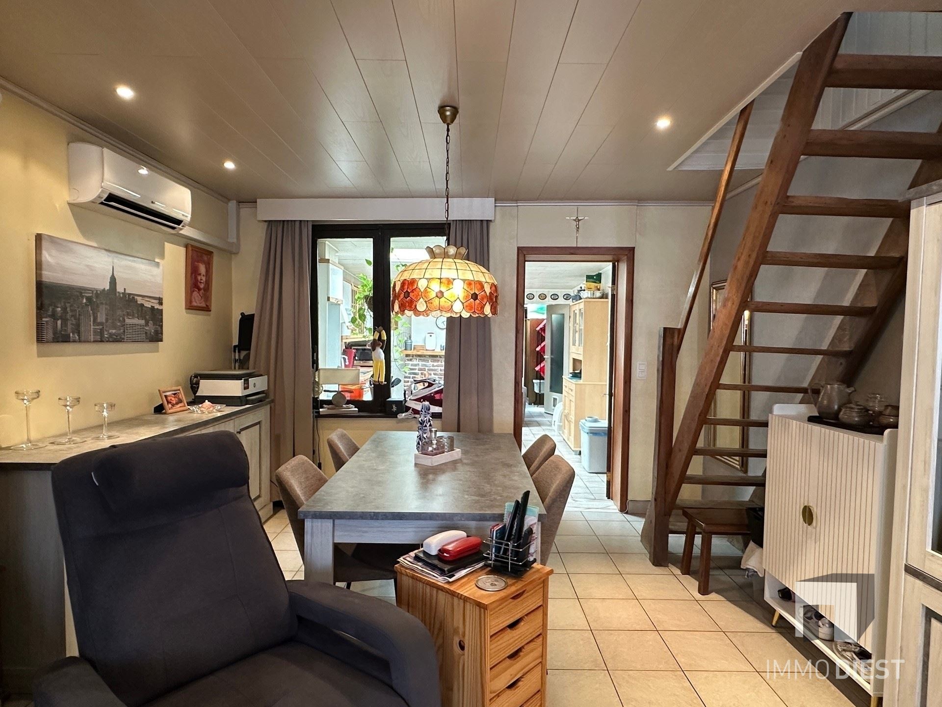 Energiezuinige woning met 3 slaapkamers, ingerichte zolder (4de kamer), zonnige stadstuin en garage in het centrum van Diest. - foto 5