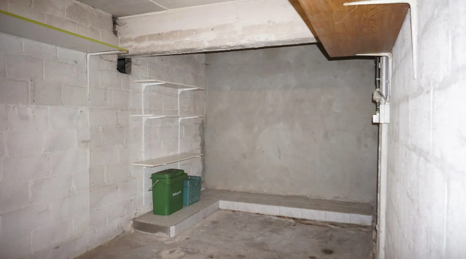 Ruime ondergrondse garage met elektrische poort te huur - foto 3