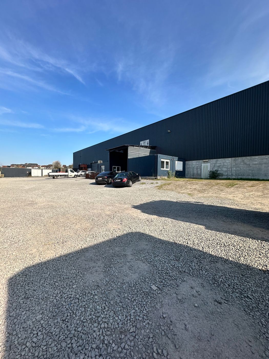 Zone de stockage de +/- 6 000 m² - photo 4