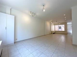 !ONMIDDELLIJK VRIJ! WONIG MET 3 SLAAPKAMERS OP TOPLIGGING IN TIELTDeze instapklare gezinswoning is gelegen in de Van Zantvoordestraat en bevindt zich...