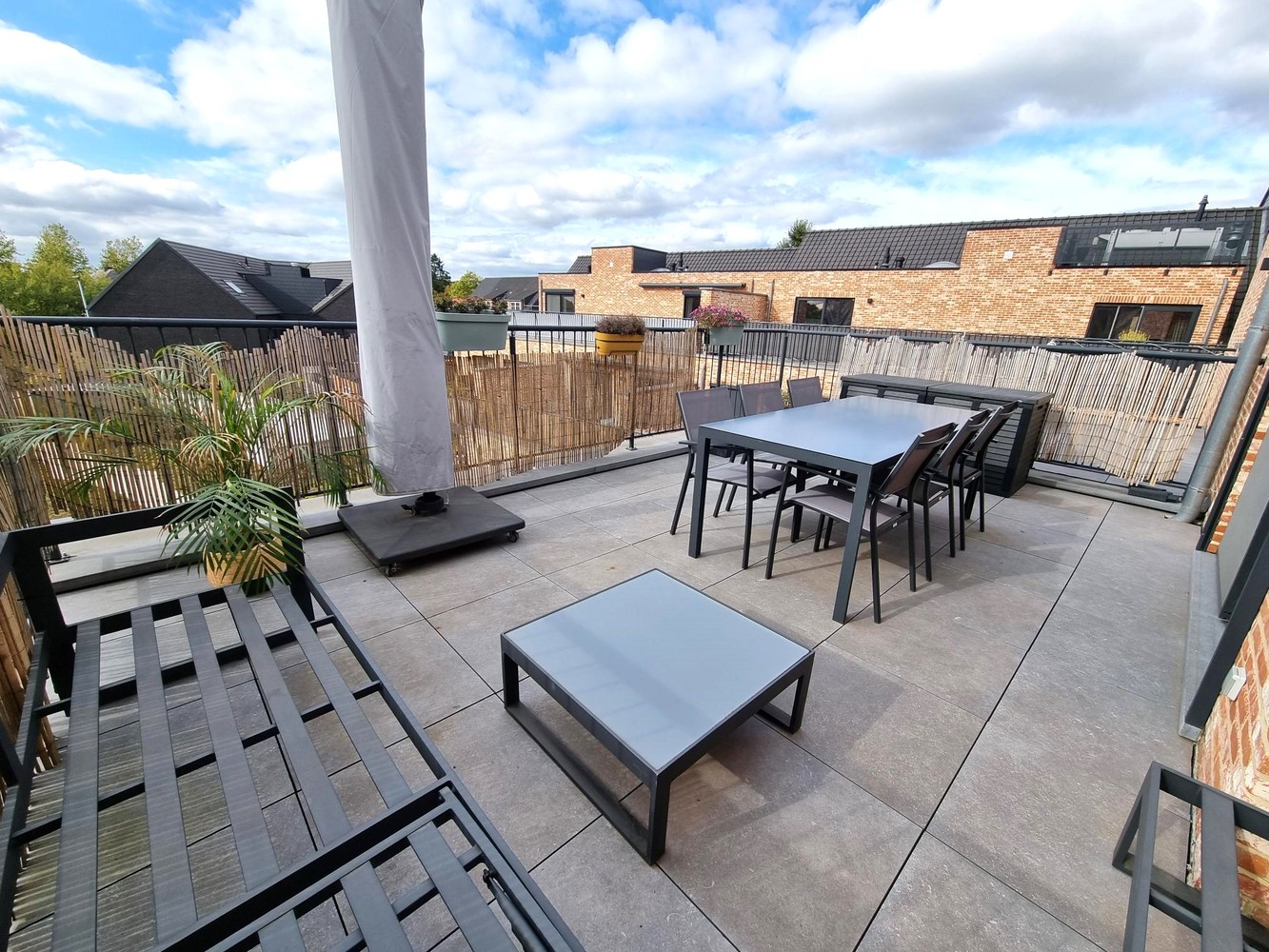 Ruim dakappartement van 95m² met zonnig, groot terras, kelderberging en parkeerplaats ondergronds. - foto 2